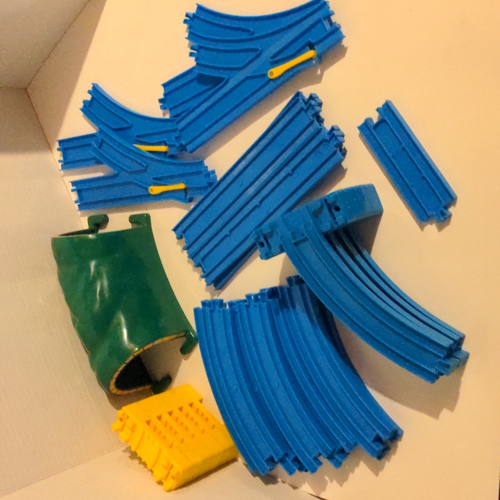 Thomas Train Tomy Lot: Switch Track, Risers straights & curves plus tunnel